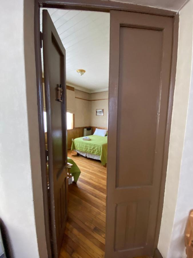 Hostal Chalet Las Violetas Punta Arenas Exterior photo