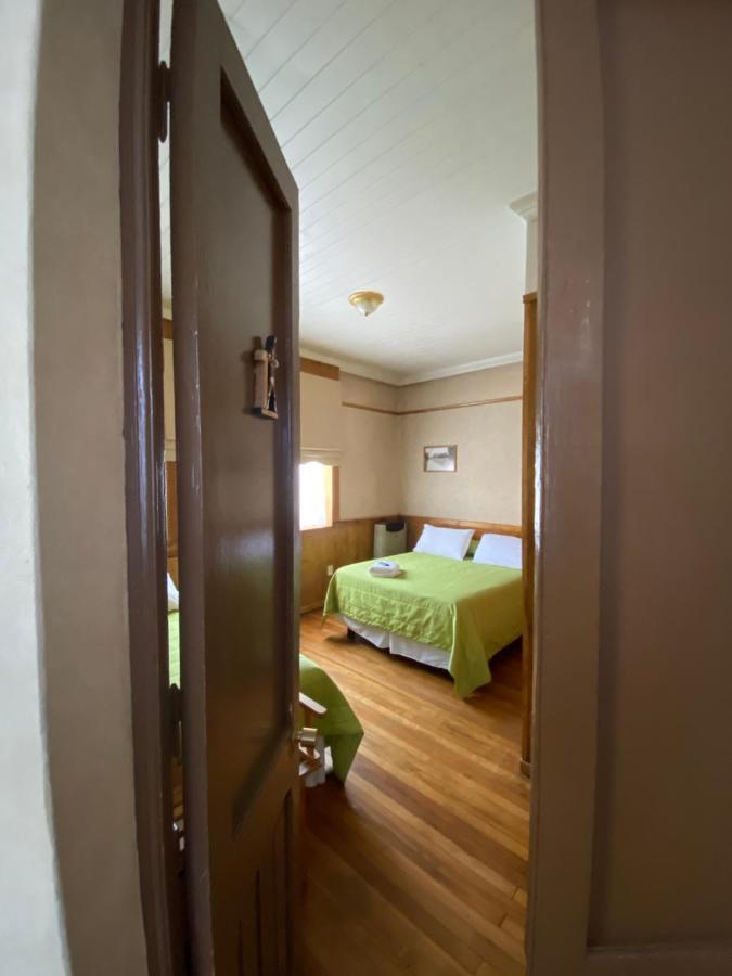 Hostal Chalet Las Violetas Punta Arenas Exterior photo